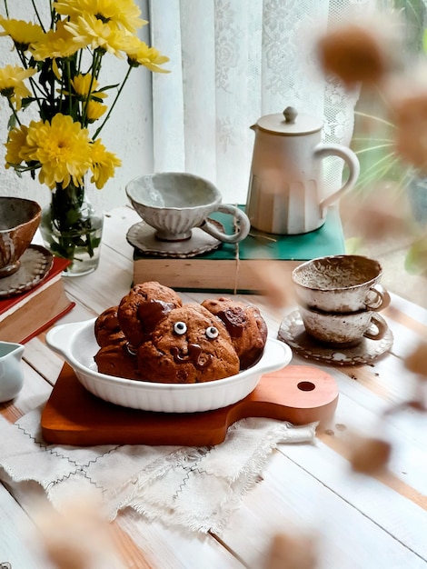 Kawa i ciasto na stole